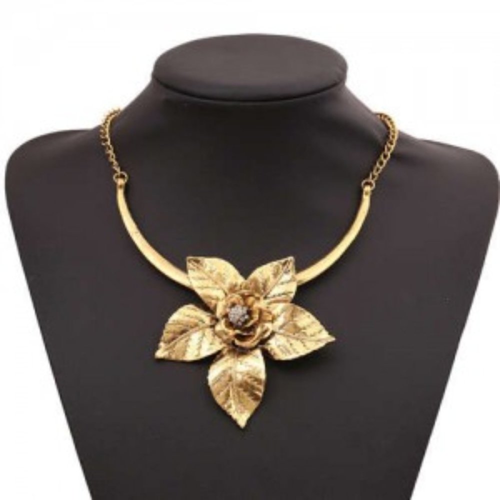 Flower Pendant Fashion Necklace - Picture 1 of 6